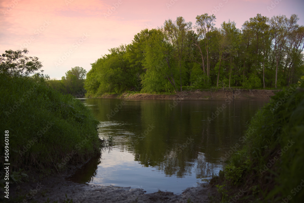 Obraz premium river sunset sky tranquil forest peaceful water landscape