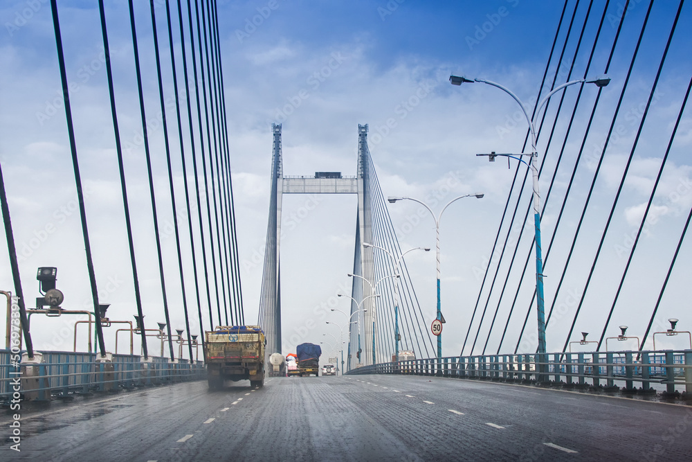 Obraz premium Vidyasagar Setu (Bridge) over river Ganges, known as 2nd Hooghly Bridge in Kolkata,West Bengal,India. Connects Howrah and Kolkata, two big cities of West Bengal. Longest Cable - stayed bridge, India.