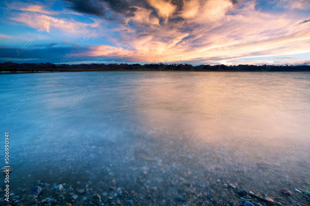Fototapeta premium Famous plateau lakes and scenic spots in Tibet Autonomous Region of China