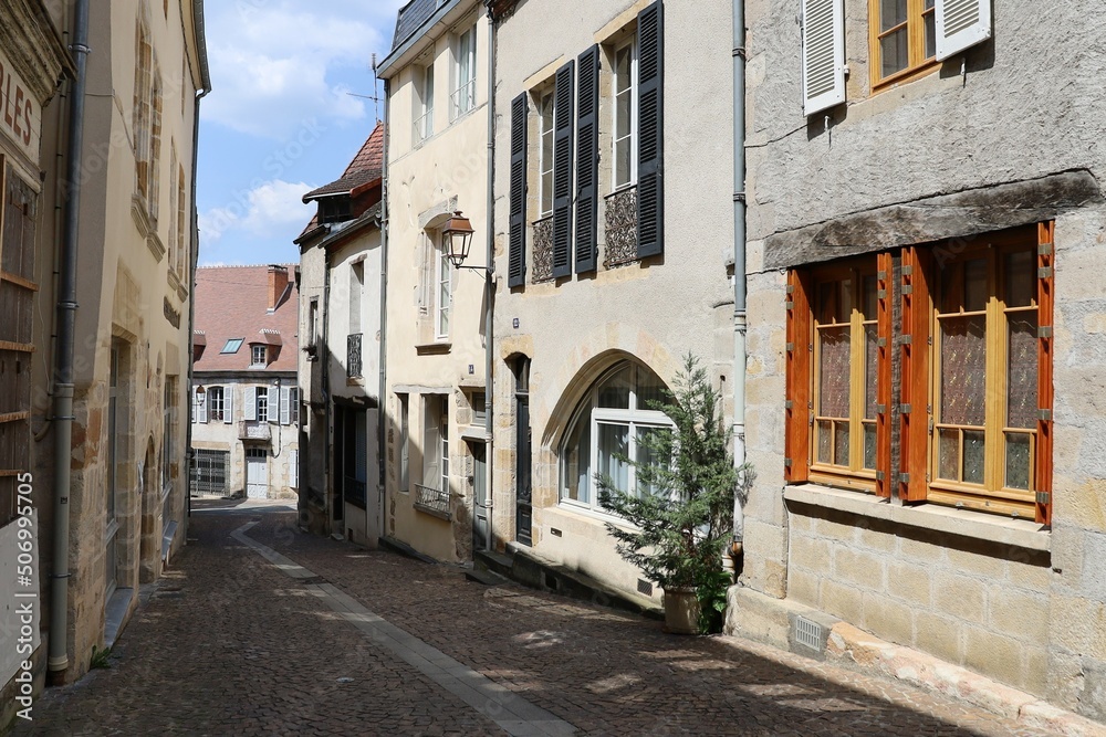 Rue typique dans Montluçon, ville de Montluçon, département de l'Allier, France