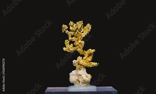 natural mineral crystal natural gold