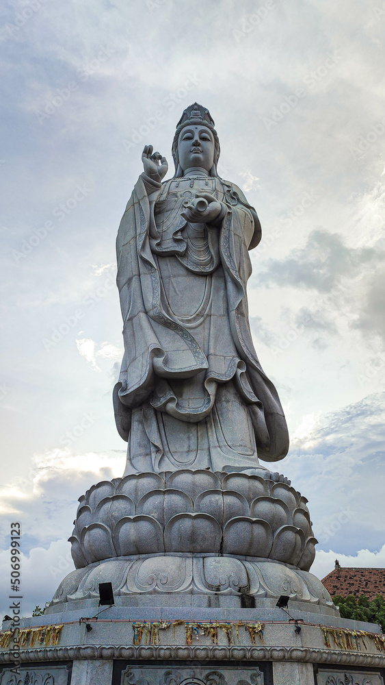 Fototapeta premium statue of Kwan Im