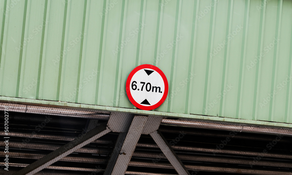 Sign limits height of car 6.70 meters. Sign limits height of car 6.70 meters.