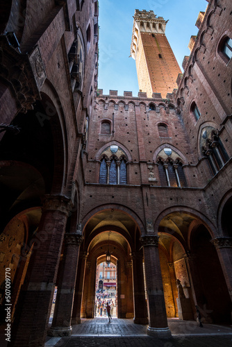 Photo indoor architecture of siena town hall, italy