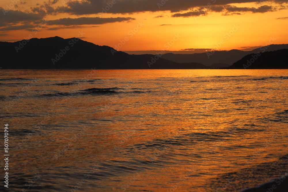 SDGs地球の神秘と海とソラ!山口県の夕日と海の輝くヒカリ! SDGs地球の神秘と海とソラ!山口県の夕日と海の輝くヒカリ!