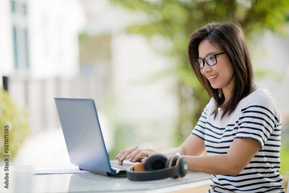 woman looking at laptop computer, thinking new project
woman looking at laptop computer, thinking new project