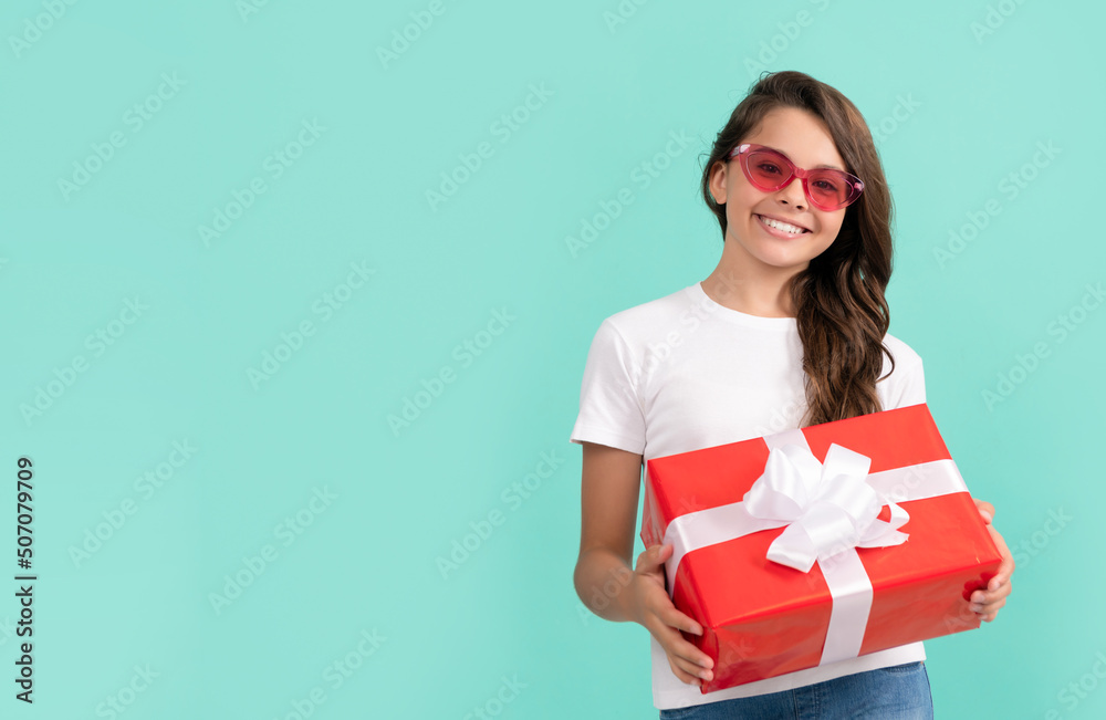 fashionable happy child in sunglasses hold gift box, shopping fashionable happy child in sunglasses hold gift box, shopping