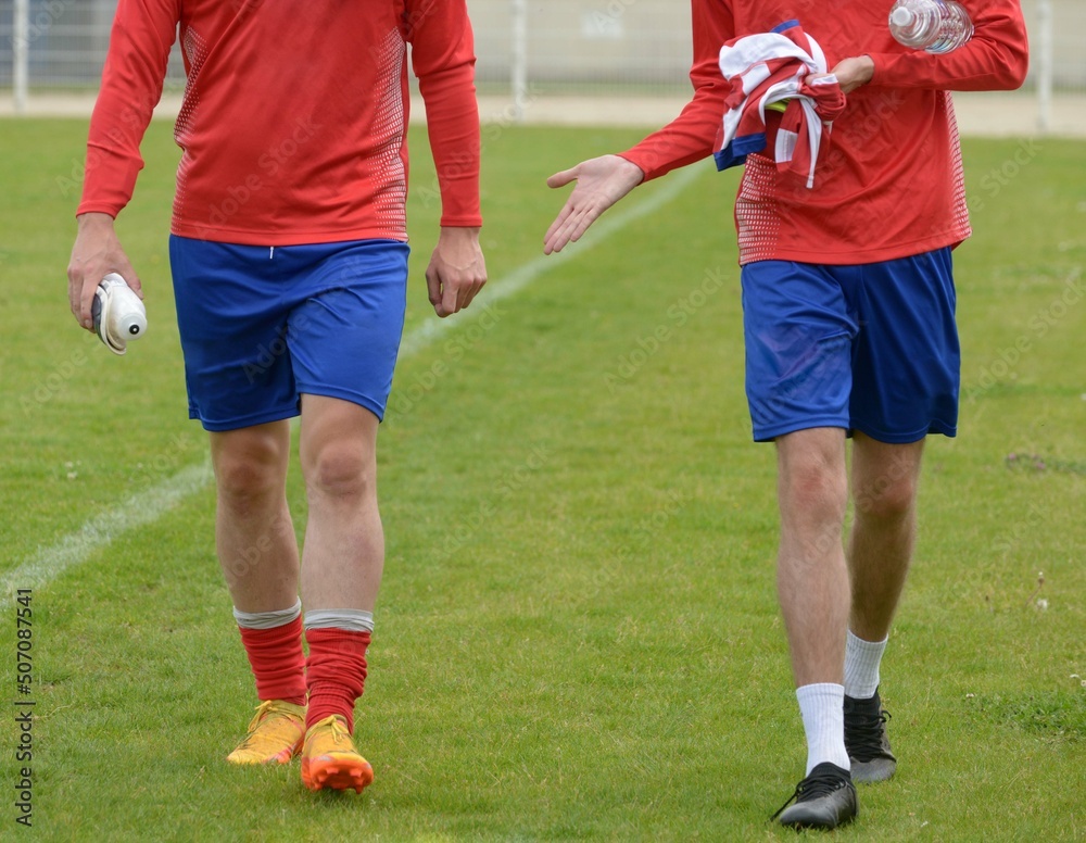 Obraz premium les deux joueurs de football avant-match