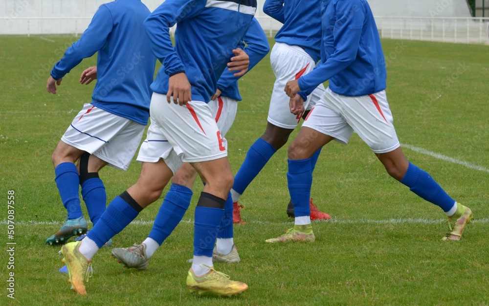les joueurs de football à l'entrainement les joueurs de football à l'entrainement