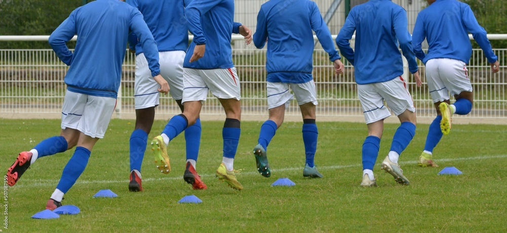 les joueurs de football à l'entrainement les joueurs de football à l'entrainement
