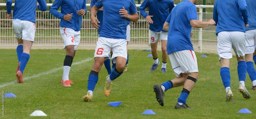 les joueurs de football à l'entrainement les joueurs de football à l'entrainement