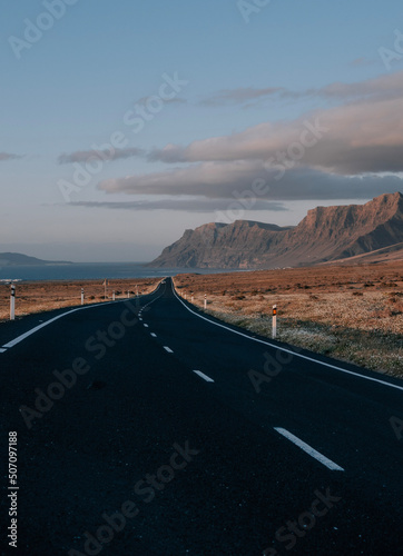 Straße nach Famara - Lanzarote - Bei Sonnenaufgang