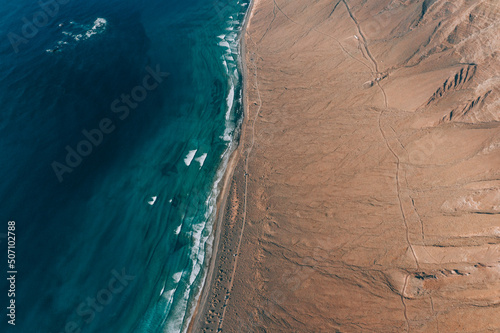 Fotografia Famara Beach von oben - Meer und Wüste Drohne