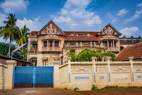 Chettinadu Style Heritage Homes in Karaikudi, Pallathur, Athangudi & Kothamangalam are the most lavish & exquisite architectural beauty. This beautiful edifice situated at Chettinad region, Sivagangai