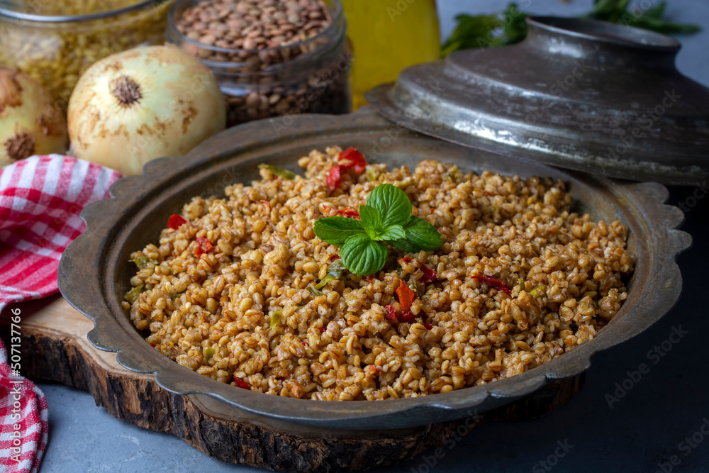 Bulgur pilaf with Siyez wheat and vegetables (Turkish name; siyez bulgur pilavi) Bulgur pilaf with Siyez wheat and vegetables (Turkish name; siyez bulgur pilavi)