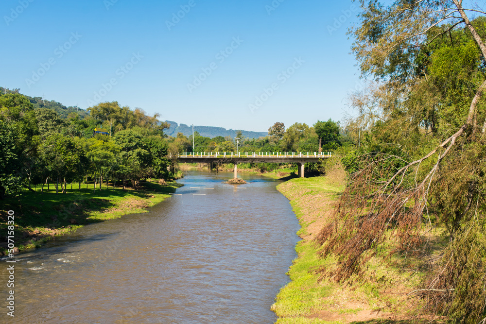 Paranhana River and a view of the bridge on Santa Maria Avenue (Tres Coroas - Brazil)