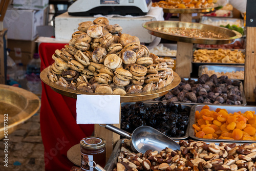 Dry figs and mixed nuts