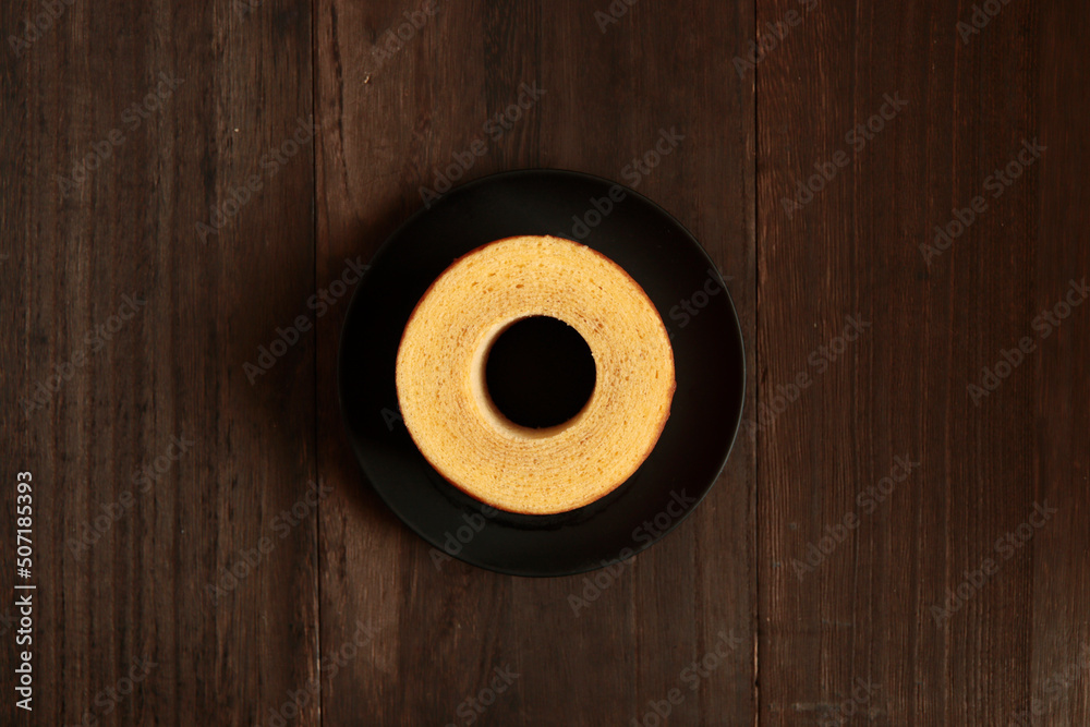 Eating Baumkuchen as a gift at a wedding ceremony at the table at tea time
Eating Baumkuchen as a gift at a wedding ceremony at the table at tea time