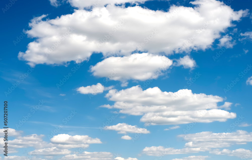 Obraz premium Blue sky with white clouds