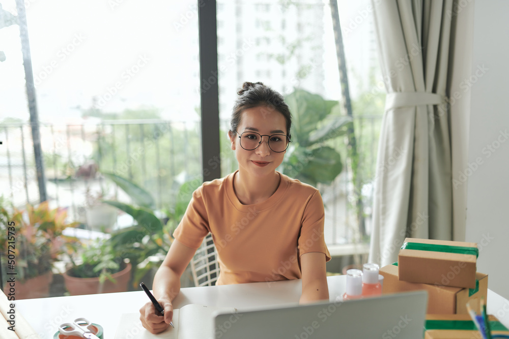 Beautiful Asian woman shop online are answering the customer email for delivery. Beautiful Asian woman shop online are answering the customer email for delivery.