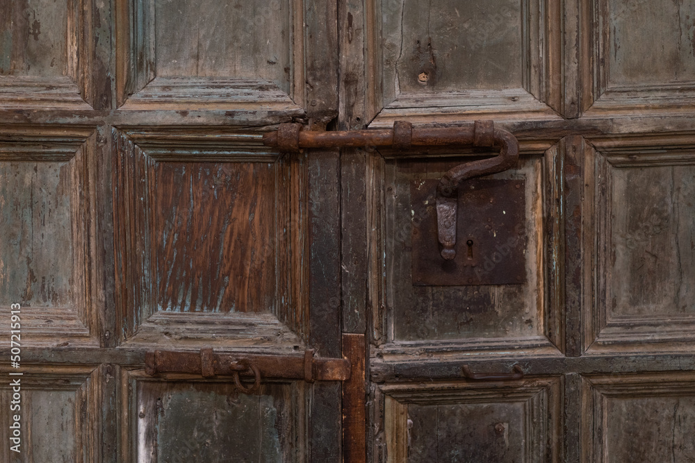 Obraz premium ancient old wooden door