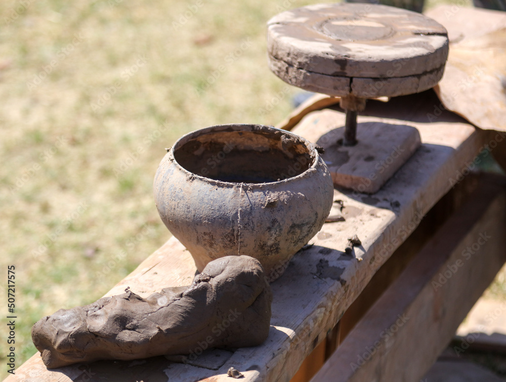 Making dishes from clay. Technology Making dishes from clay. Technology