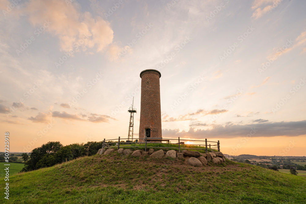 Sonnenuntergang Gömnitzer Turm bei Neustadt in Holstein