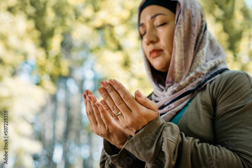 Valokuvatapetti Close up of female Muslim believer in prayer.