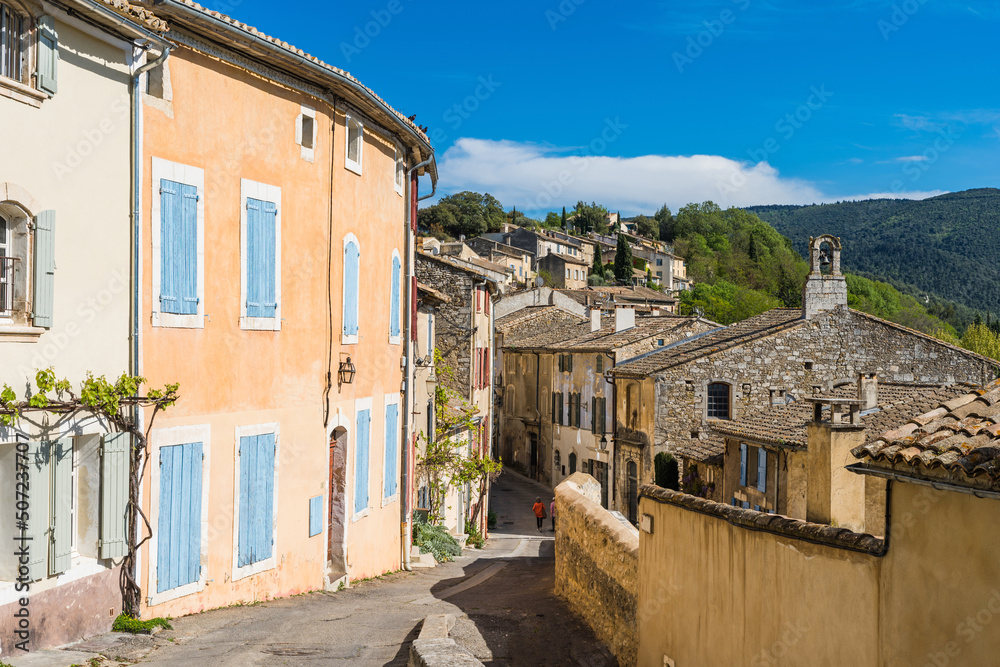 Ménerbes, France - Mai 2022: The beautiful perched village of Menerbes in the Luberon area of Provence 