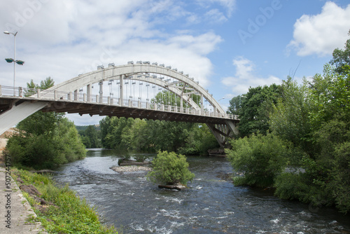 Pont métallique franchissant la rivière Allier à Langeac en haute-Loire