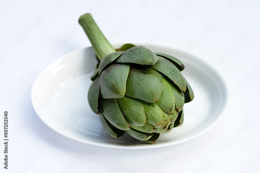 Obraz premium Fresh artichoke on white background