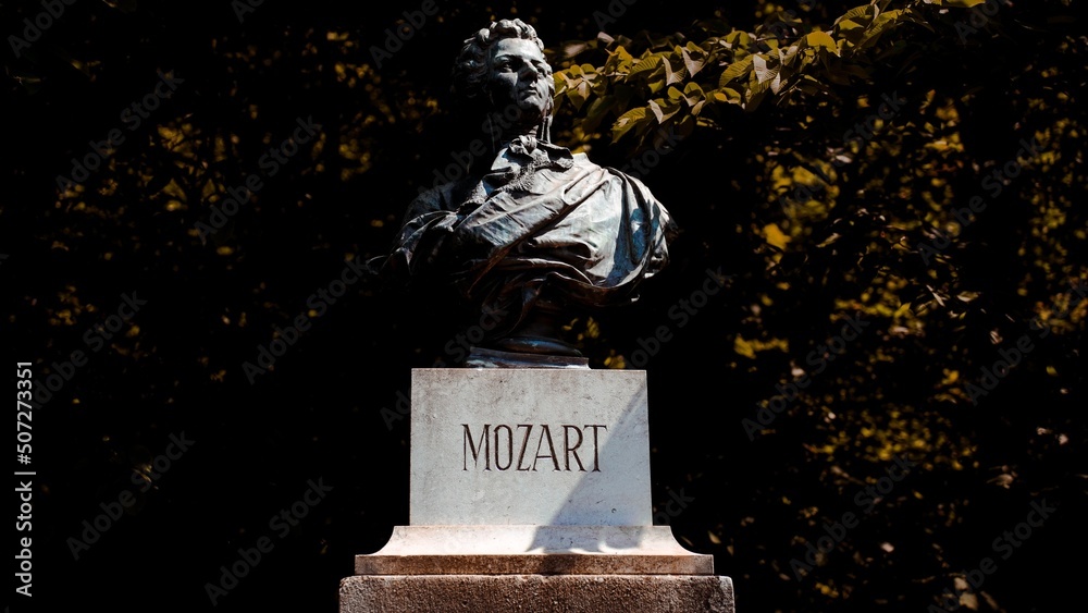 Obraz premium Statue of Mozart