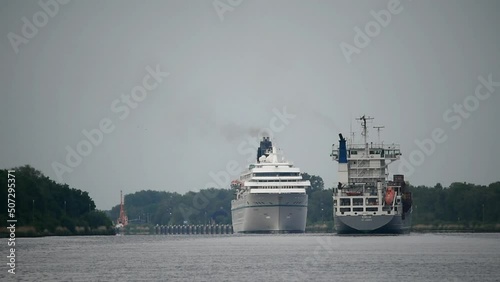 Kreuzfahrtschiff Amadea fährt durch den Nord-Ostsee-Kanal photo