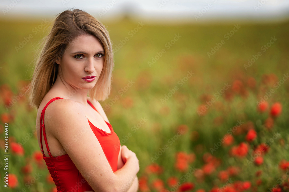 Portrait Femme Coquelicot champ
Portrait Femme Coquelicot champ