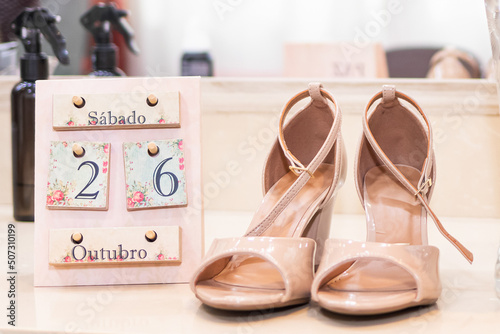 Nude wedding sandals next to the calendar