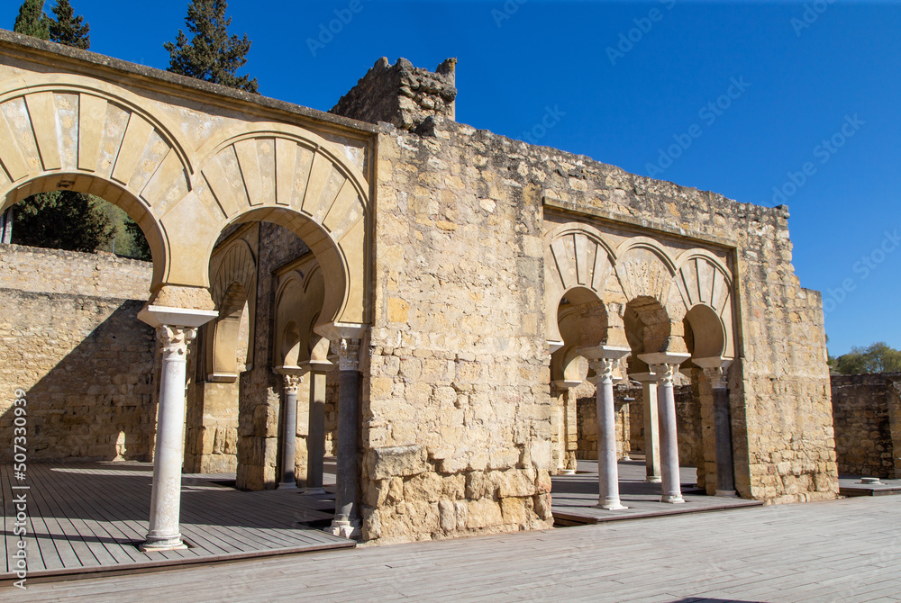 Medina Azahara, la fastuosa y misteriosa ciudad que Abd-al Rahman III mandó construir a los pies de Sierra Morena, a ocho kilómetros de Córdoba. Andalucía, España.