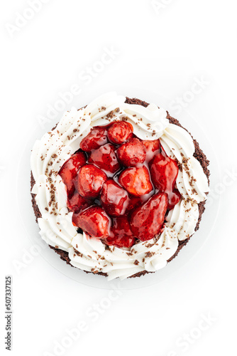 
cake with strawberries and cream