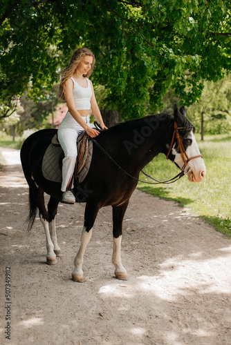 Horseback riding lessons for beginners © stenkovlad
