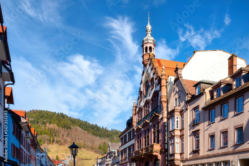 Obraz na plátně Marktstrasse with town hall in the idyllic village Wolfach, Ordenaukreis, Black