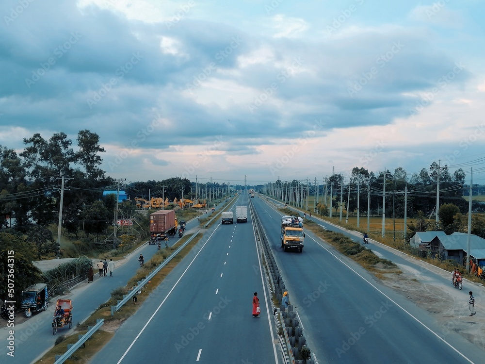 Obraz premium traffic on highway