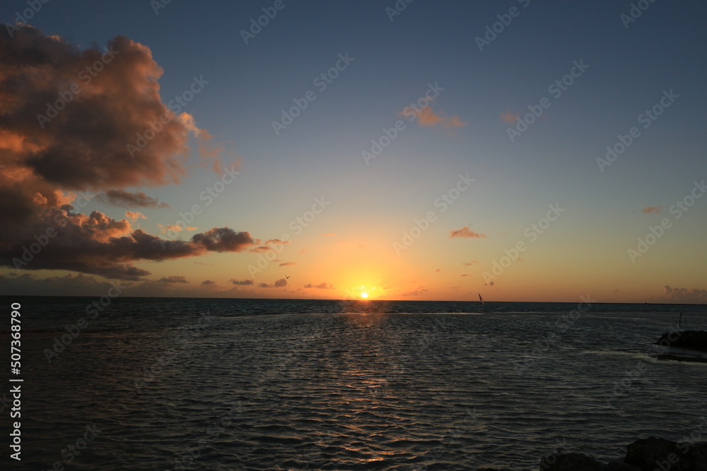Fototapeta premium sunset over the sea on bonaire dutch caribbean 