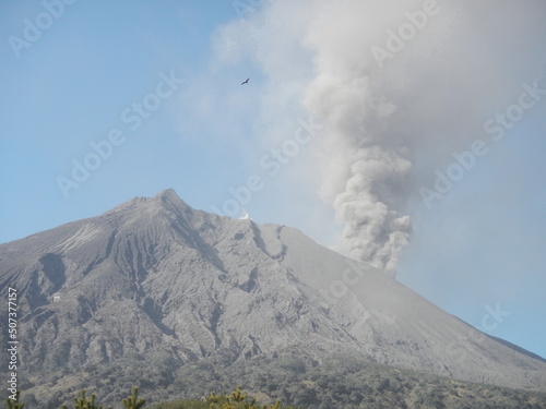 日本の活火山 鹿児島県 桜島の噴火 Eruption of Sakurajima, Kagoshima Prefecture, an active volcano in Japan 