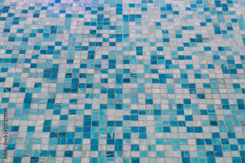 Mosaikboden in einem Swimmingpool photo