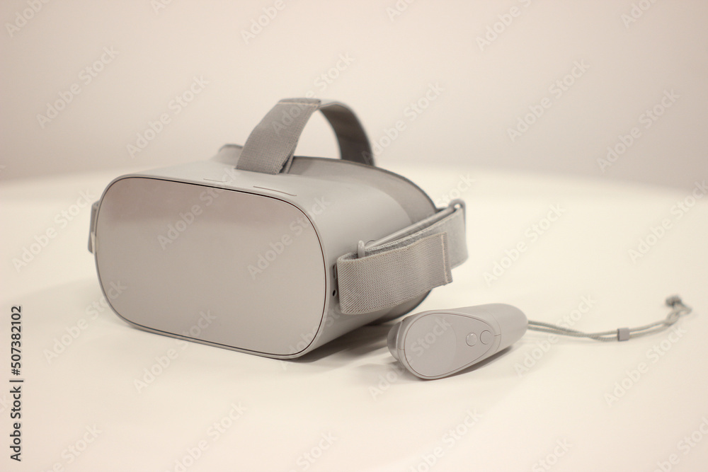 Oculus virtual reality headset and control Oculus virtual reality headset and control