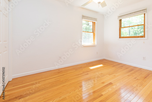 empty room photo