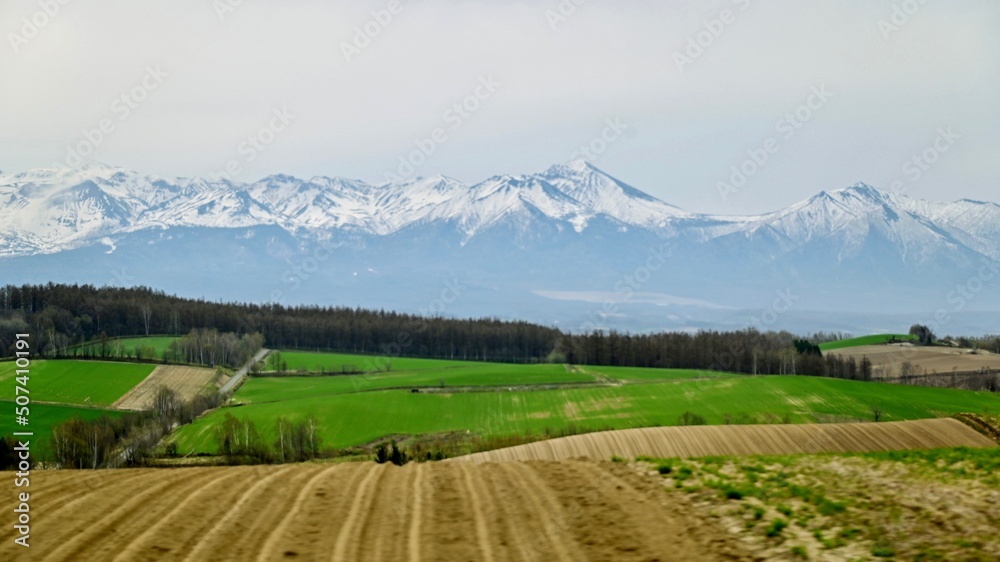 山 山