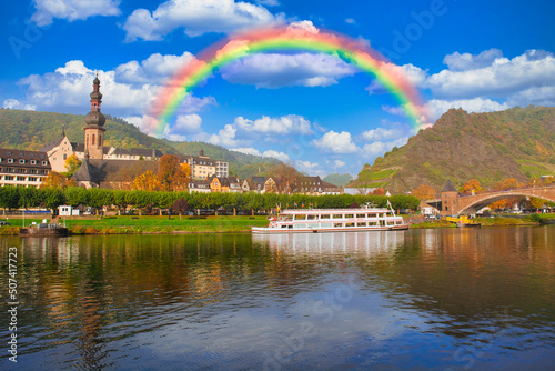 モーゼル川の観光船と虹