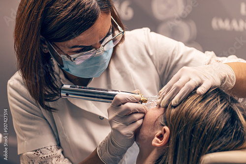 Obraz na plátně Women eyelid lifting