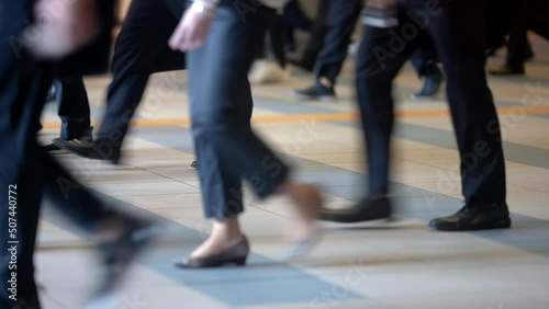 通勤ラッシュの映像