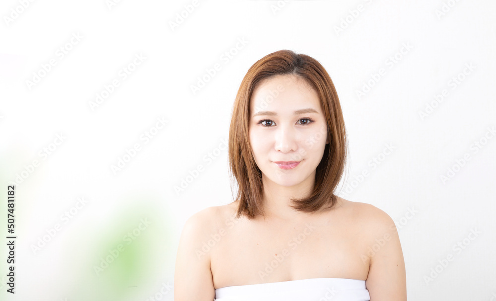 見つめる女性 見つめる女性